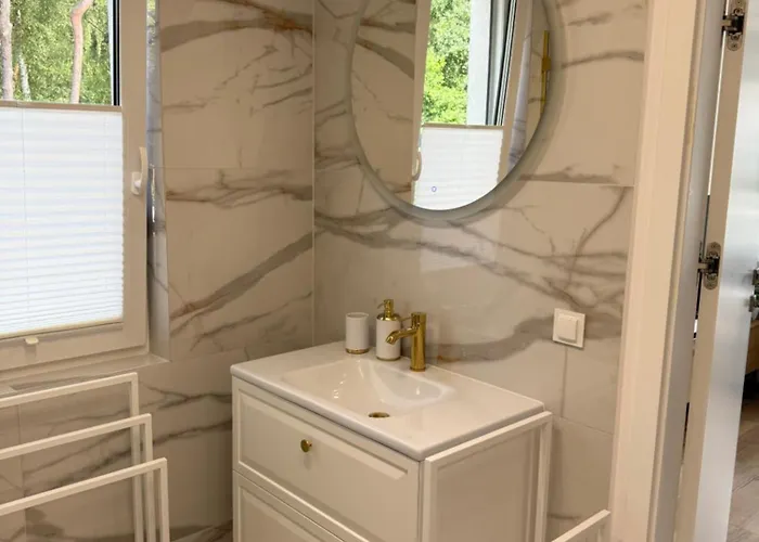 Bursztynovy Nr 9 アパート ミエンジボジェ